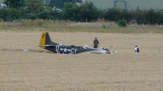 Emergency landing in a field involving a P-51 Mustang - Duxford Flying Legends 09.07 2017 Pilot